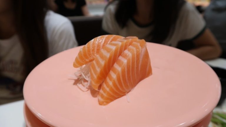シンガポールの安い＆おすすめ回転寿司なら寿司エクスプレスで決まり